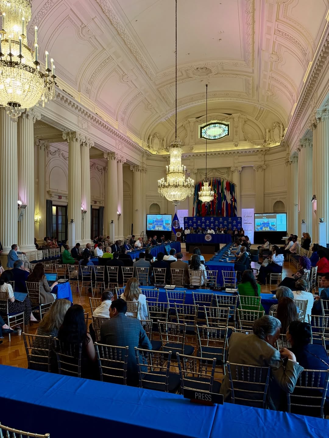 Alexánder Rivera, experiodista de Teletica, celebró en sus redes que este mes de julio está cumpliendo un año desde que llegó a trabajar a la Organización de Estados Americanos (OEA).