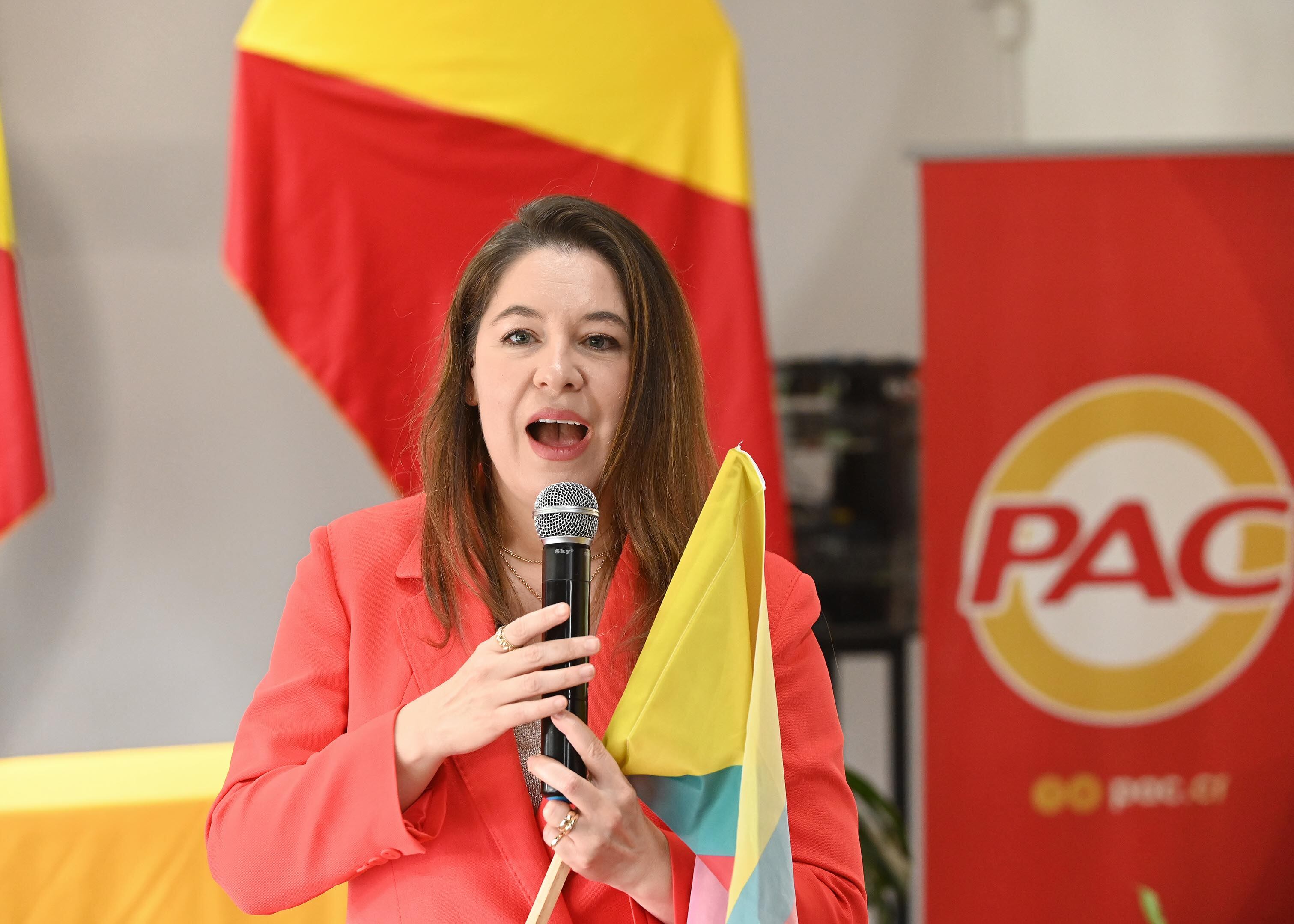 26 de julio del 2025. Colegio de Ingenieros Agrónomos en Moravia. 09:30 hrs. Asamblea del partidio Acción Ciudadana en la cual se ratifica como candidata a la presidencia de la República a Claudia Dobles, ex primera dama de la República y esposa del expresidente Carlos Alvarado. En la foto: Dirigentes y seguidores del partido apoyaron la candidatura de Dobles y ésta se mostró muy agradecida durante su discurso. Fabián Solano, presidente del partido. Foto: Albert Marín.