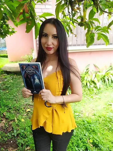 Sussy Carballo, la cazadora de espantos