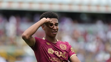 El corazón liguista de Roy Myrie late por los sueños de su hijo Kenay, la joyita de Saprissa