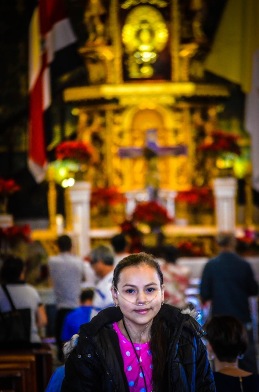 Laura Urbina, una joven luchadora que jamás le puso atención a la gente negativa, por eso, logró sacar su bachillerato y disfrutar todos los días de su vida al máximo a pesar de padecer fibrosis quística; ella falleció el pasado 10 de noviembre