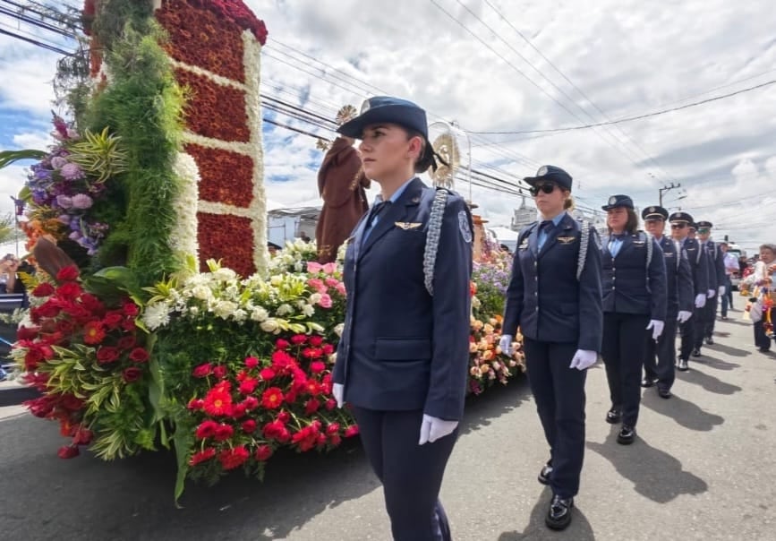 Durante las actividades realizadas este lunes en la Basílica de Nuestra Señora de los Ángeles en Cartago, el Servicio de Vigilancia Aérea (SVA) tuvo el privilegio de brindar la Guardia de Honor a la Virgen de Los Ángeles en la tradicional Pasada.
