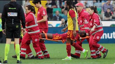 Jugador de la Roma sufre infarto en pleno partido de la serie A