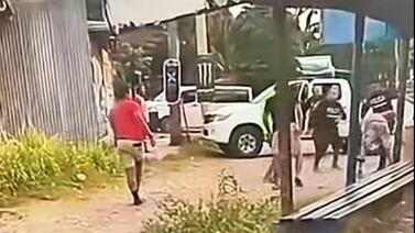 Golpes, patadas y balazos: Así fue el pleito entre policías y supuestos borrachos que los habrían atacado