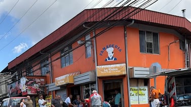 Ciclista fallece tras sufrir caída repentina afuera de panadería en Aserrí