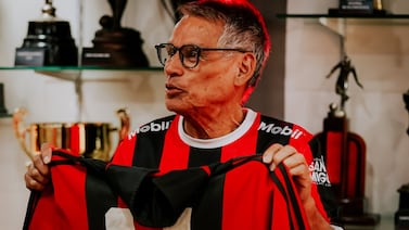 Guardaba en el clóset un tesoro centenario de Alajuelense y tomó una decisión que le cambió la vida