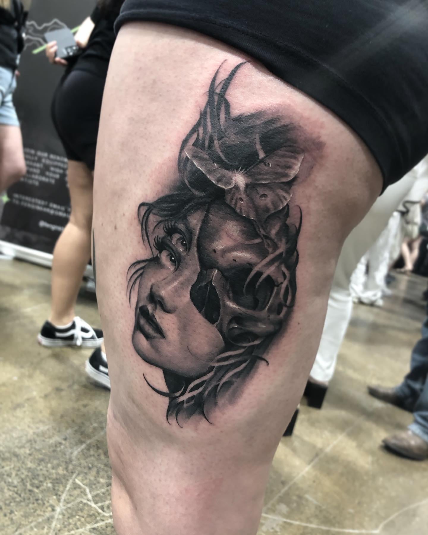 Eduardo Arauz Alvarado es un tatuador tico que vive en Toronto, Canadá y ganó el primer lugar en el Nix Tattoo Convention en la categoría tatuaje mediano blanco y negro o grises.