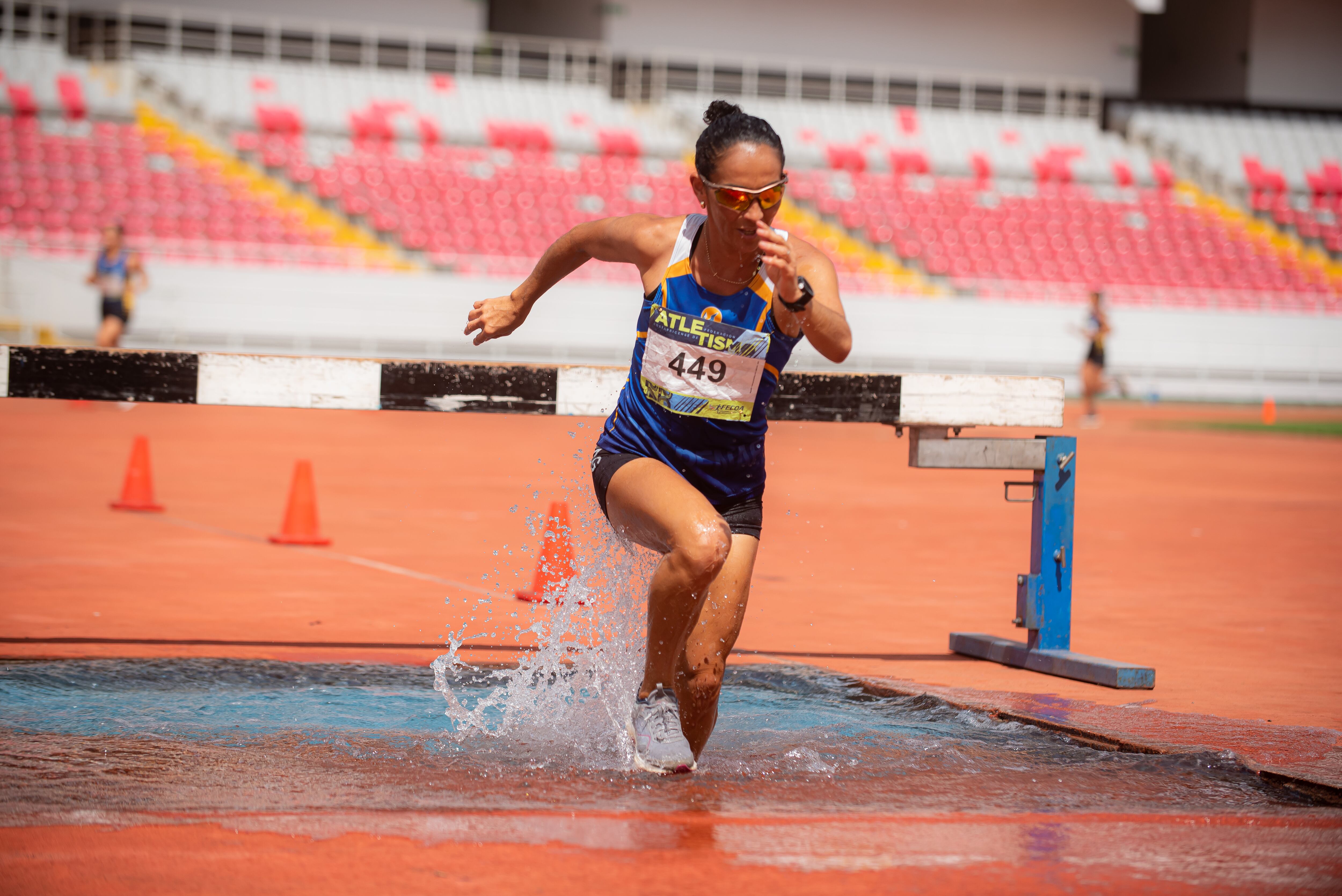 Mónica Vargas, atleta costarricense sigue luchando para demostrar que sí puede competir a nivel élite, pese a su edad. Cortesía.