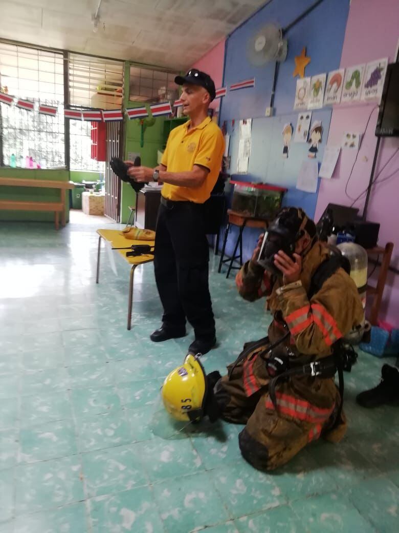 David Zúñiga Umaña es un bombero de 47 años de Pérez Zeledón que sufre de un tumor maligno que por más que lo operan vuelve a salir. Está casado con Marjorie Elizondo Porras y tienen tres hijos.