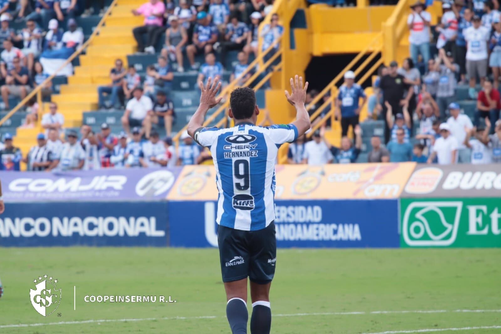 Marcel Hernández se dirigió a los aficionados del Cartaginés presentes en el Fello Meza y se disculpó con ellos, tras anotar.