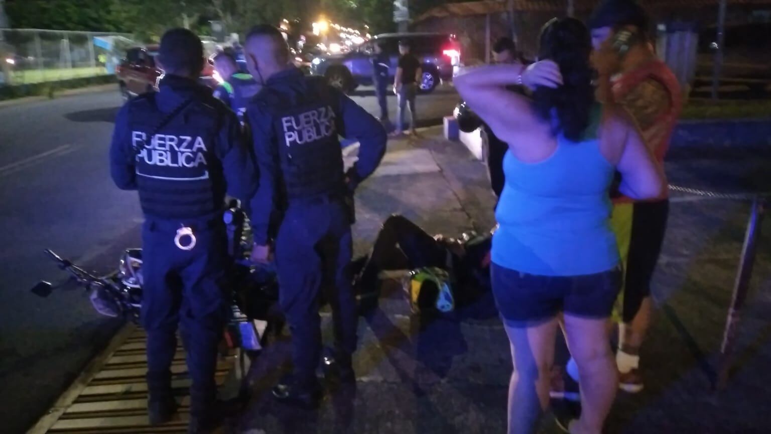 La noche de este jueves 18 de agosto se puso difícil en Desamparados ya que hubo dos fuertes choques, casi al mismo tiempo, en menos de 100 metros.