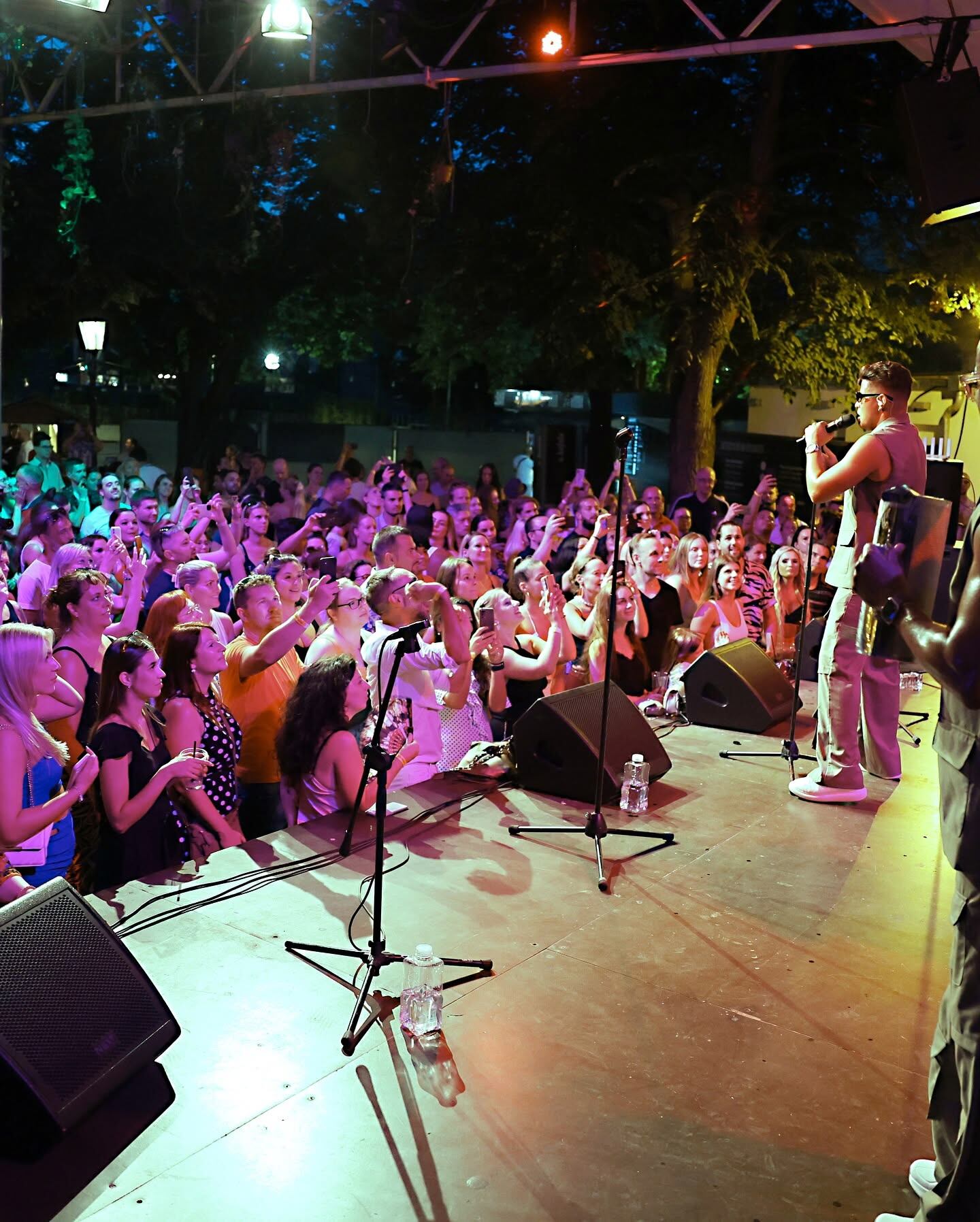 Grupo Extra desborda energía a donde se presenta.