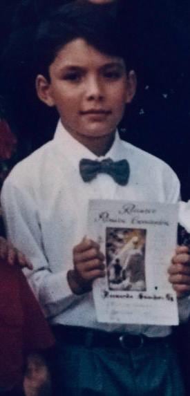 En Palmares de Alajuela hay una zona alejada, muy rural, que se llama Candelaria, pues de ahí es el actual viceministro de Educación, José Leonardo Sánchez Hernández, quien es un orgulloso campesino y en sus mejores momentos, estando en el colegio, llegó a cogerse hasta 45 cajuelas de café en un solo día