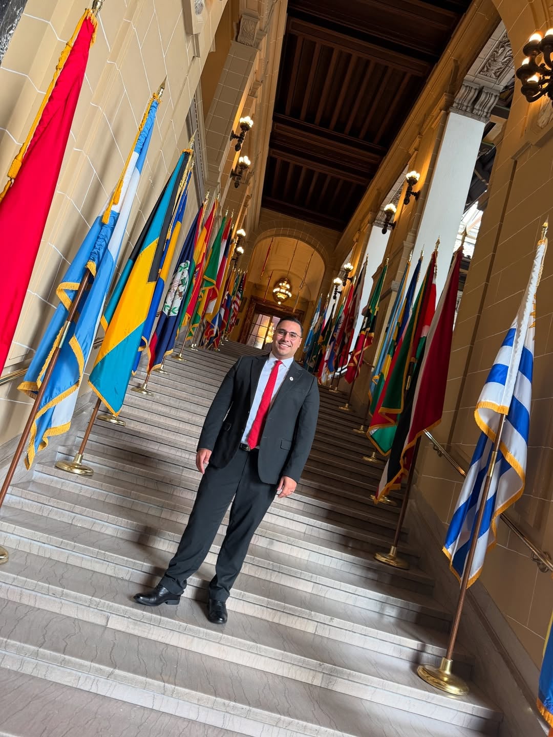 Alexánder Rivera, experiodista de Teletica, celebró en sus redes que este mes de julio está cumpliendo un año desde que llegó a trabajar a la Organización de Estados Americanos (OEA).