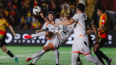 ¿Cometió falta Kenner Gutiérrez cuando anotó el gol del triunfo de Puntarenas FC a Herediano?