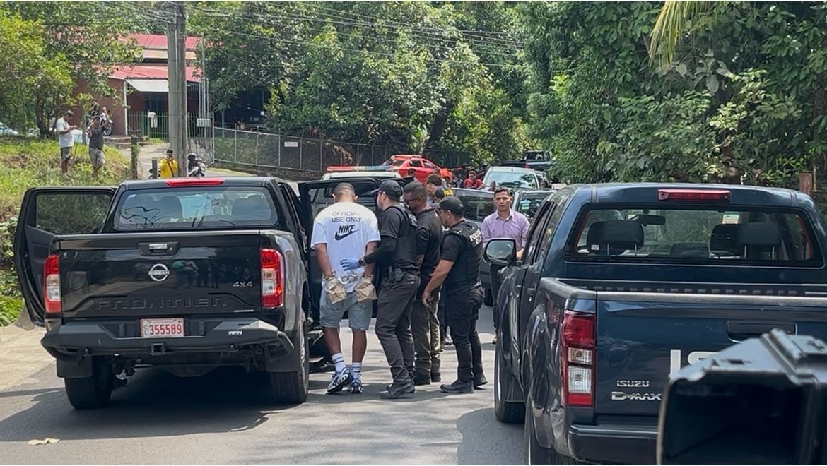 Novio de modelo Rashab García se presentó ante las autoridades junto a su abogado. Foto Exclusiva para La Teja.