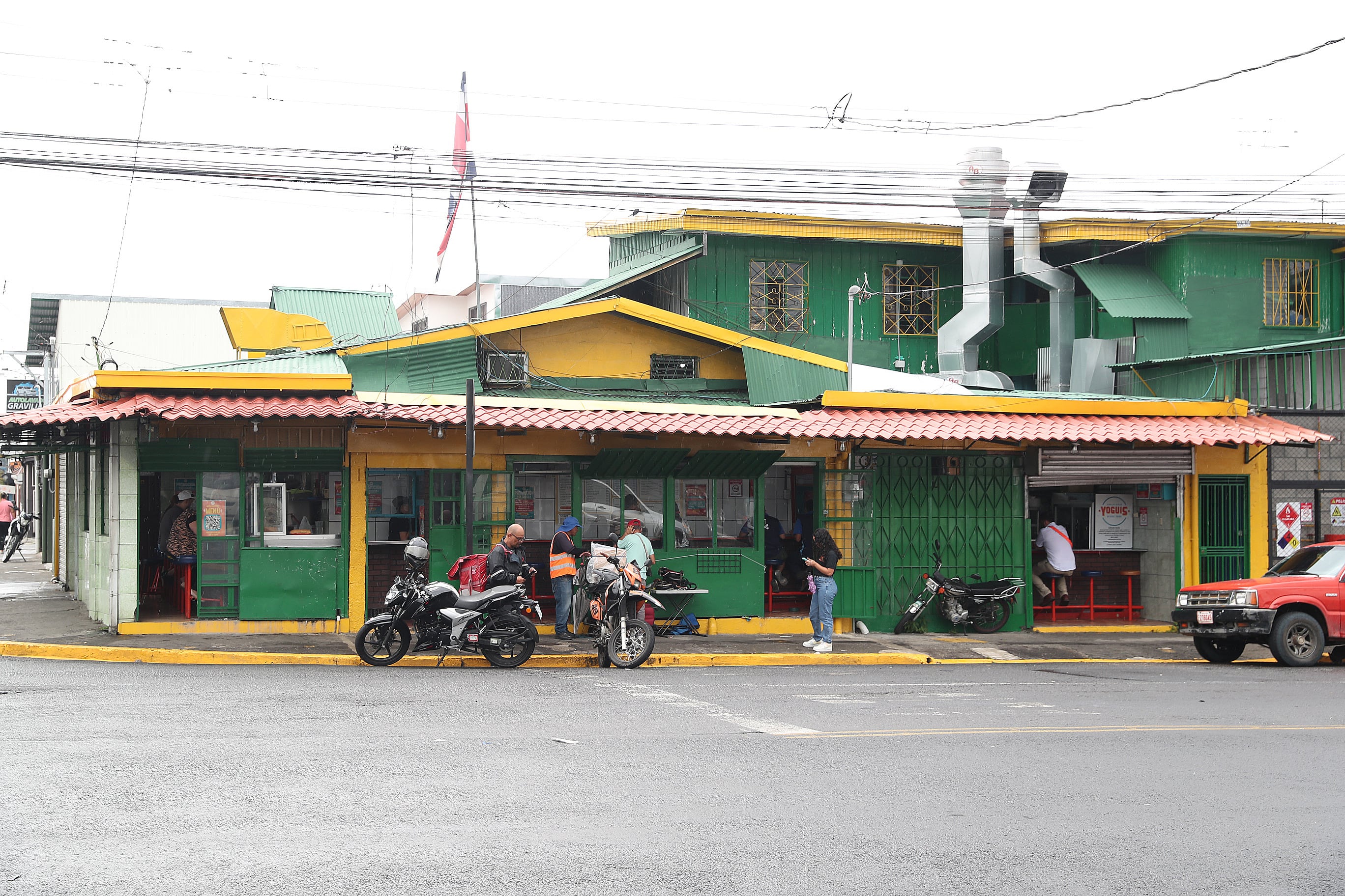 04/06/2024/ fotos de la soda Yoguis de Desamparados para La Teja / foto John Durán