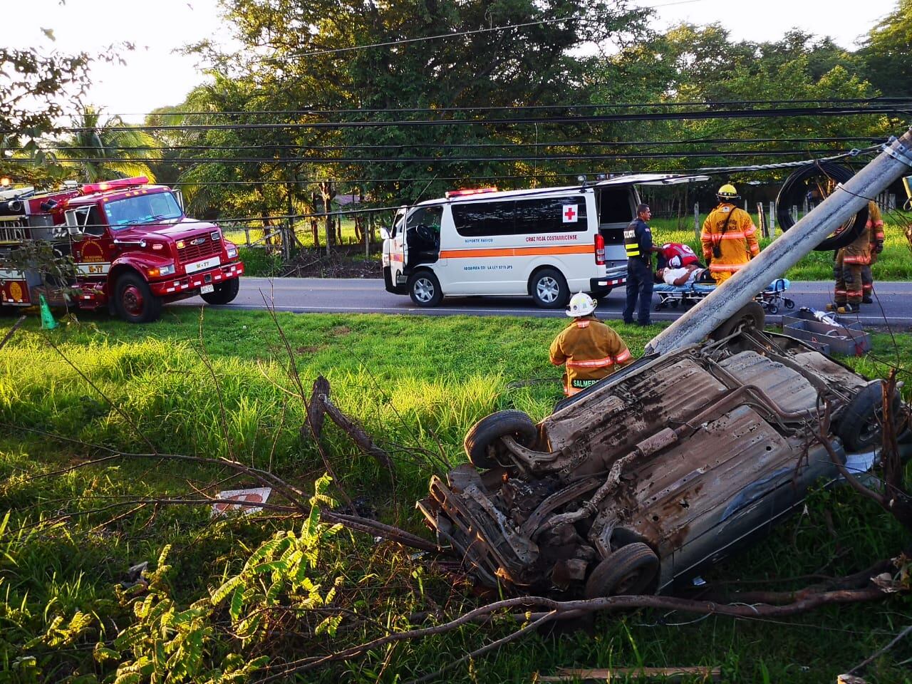 Primas y amigo fallecen en choque de carro contra poste en Carrillo de Guanacaste. Foto suministrada por Álvaro Duarte.