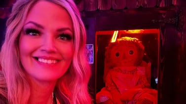 Experta en demonios que anda de gira con Anabelle le dijo a La Teja si cree que la muñeca mató al hombre que la cuidaba