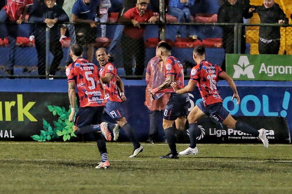 25/01/2024/ Juego entre AD San Carlos vs Liga Deportiva Alajuelense por la jornada 4 del torneo clausura de la copa Promerica en el estadio Carlos Ugalde de Ciudad Quesada / Foto John Durán