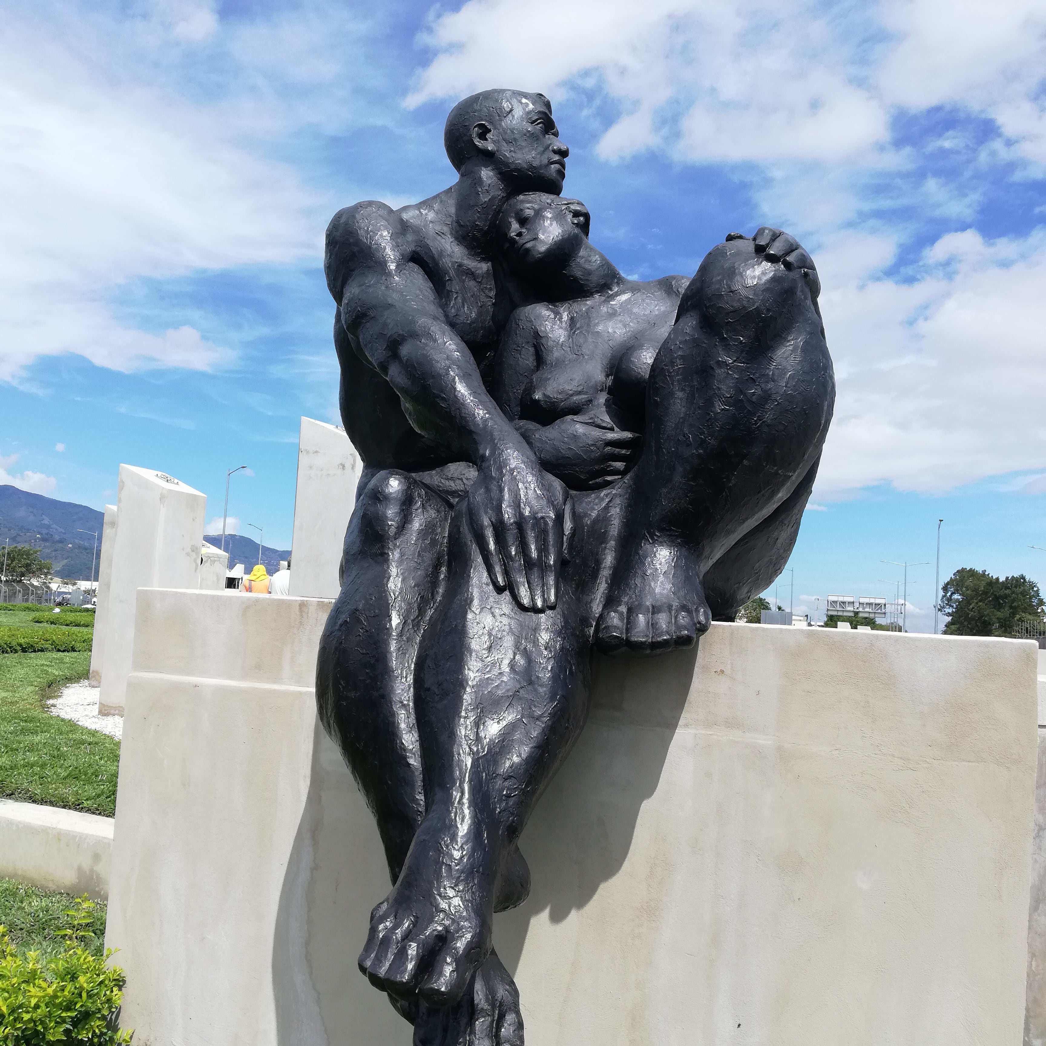 El jueves 6 de mayo del 2021, autoridades del Gobierno, develaron en la rotonda de Zapote el conjunto escultórico de las Garantías Sociales, luego de que sus nueve piezas fueran sometidas a un detallado proceso de restauración y reconstrucción. En el acto participaron el ministro de Obras Públicas y Transportes, Rodolfo Méndez Mata, y la ministra de Cultura, Sylvie Durán Salvatierra y el escultor de la obra, Ólger Villegas.