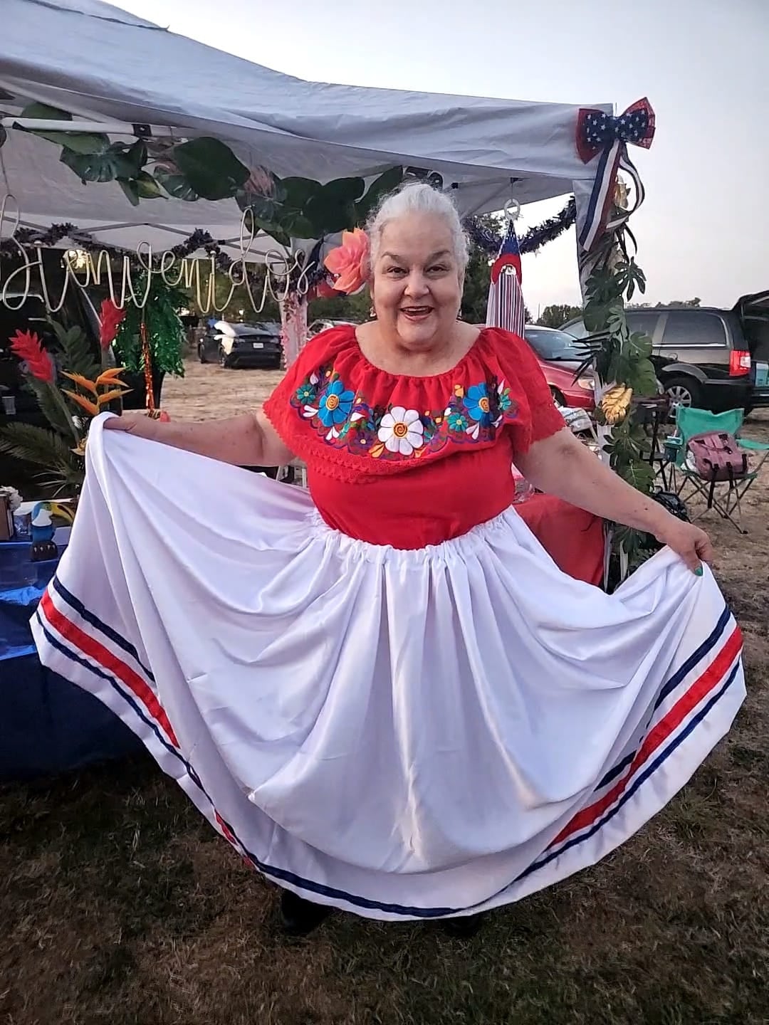 Ana Rosa Bermúdez Angulo es una tica, nacida en Nicoya, Guanacaste, que desde hace diez años se fue a vivir a Texas, Estados Unidos.