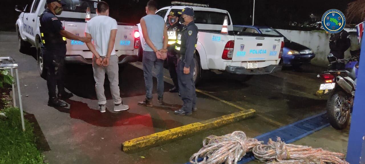 hermanos detenidos por roble de cable en San Carlos.