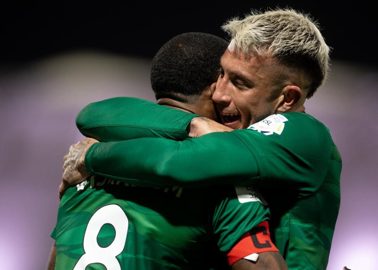 Francisco Calvo felicitó a Wijnaldum por el doblete que marcó ante el Al Nassr de Cristiano Ronaldo.