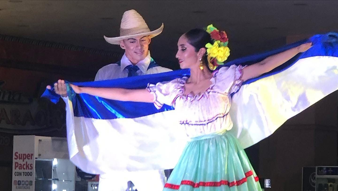 Abraham Sevilla dejó atrás su vida en Nicaragua, y al regresar a Costa Rica abrió “Xitlaly Academia de Baile” en San José