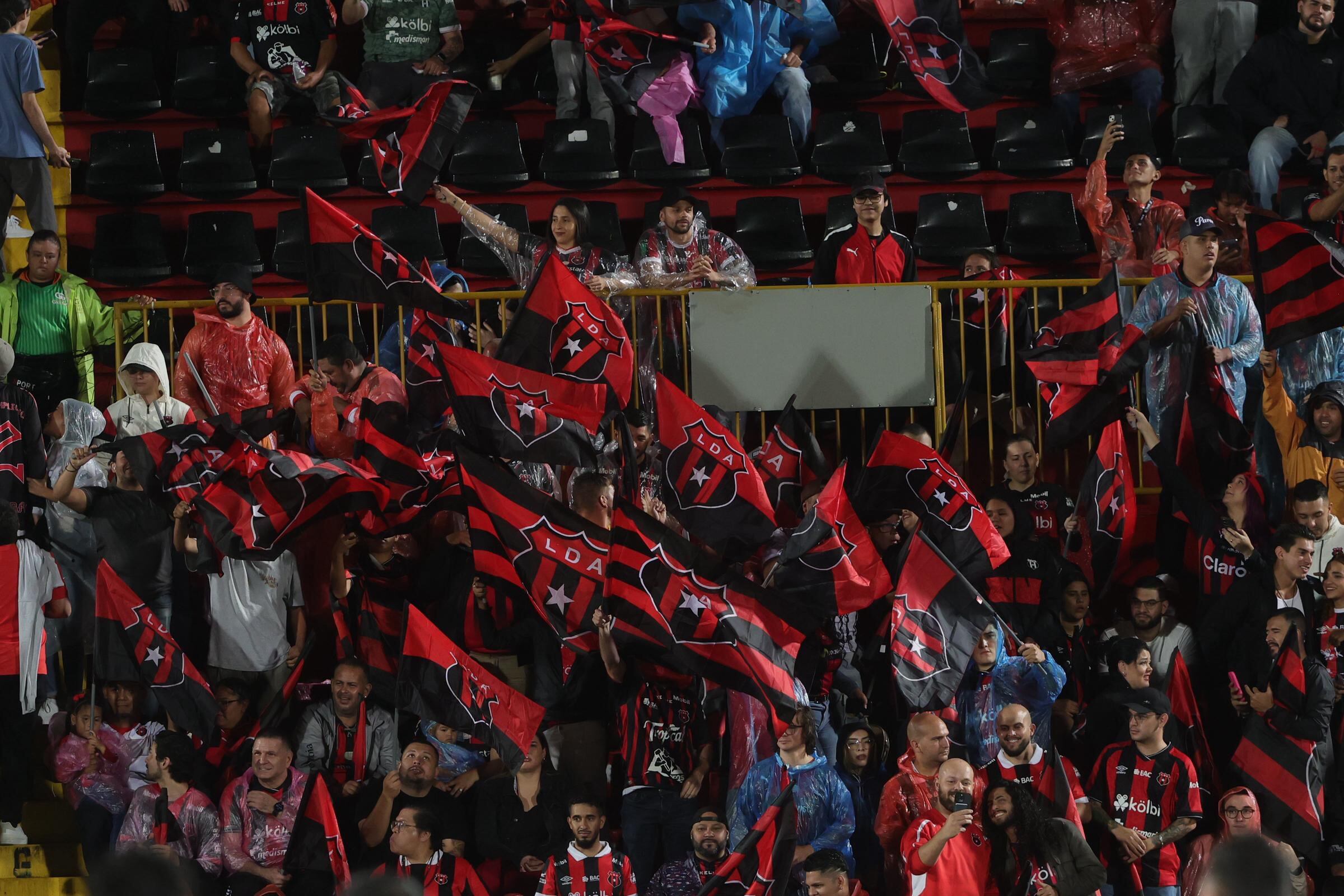 21/04/2025, Alajuela, Estadio Alejandro Morera Soto, partido de la jornada 19 del torneo de clausura 2025, entre Liga Deportiva Alajuelense y el Deportivo Saprissa.