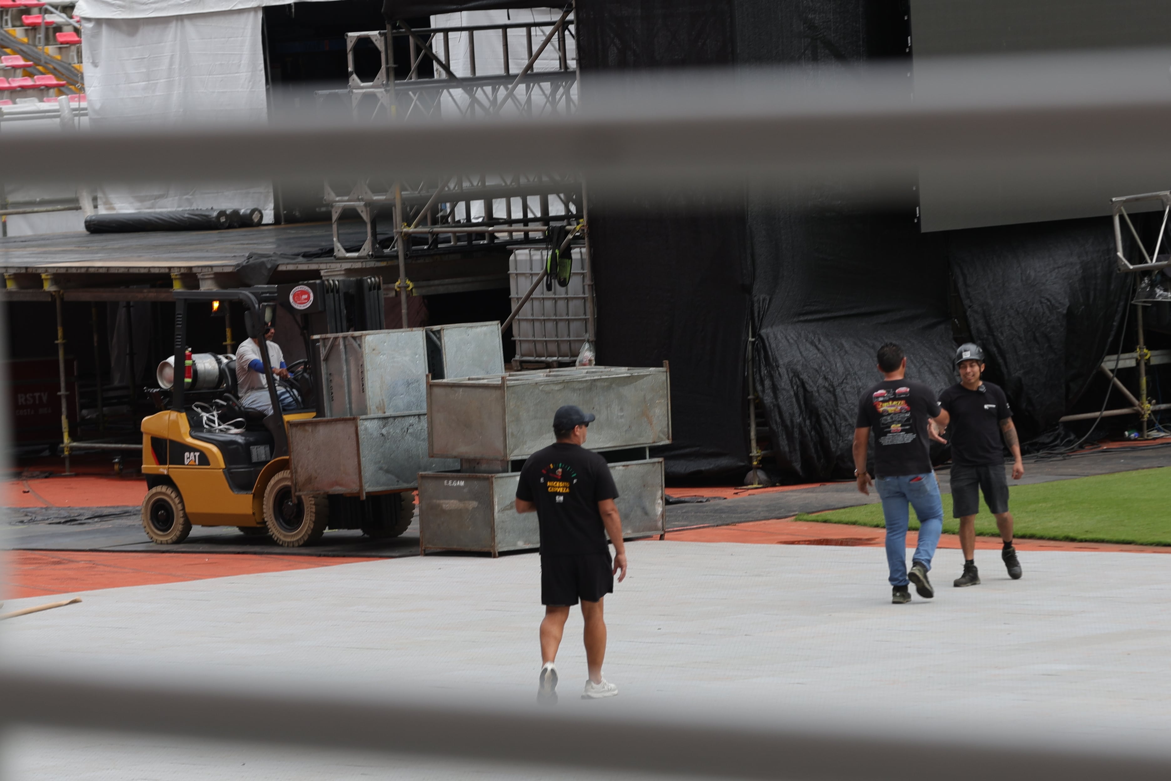 Retratos de Don Stock Well tarimas de montaje de concierto de Gun’s and Roses / foto John Durán