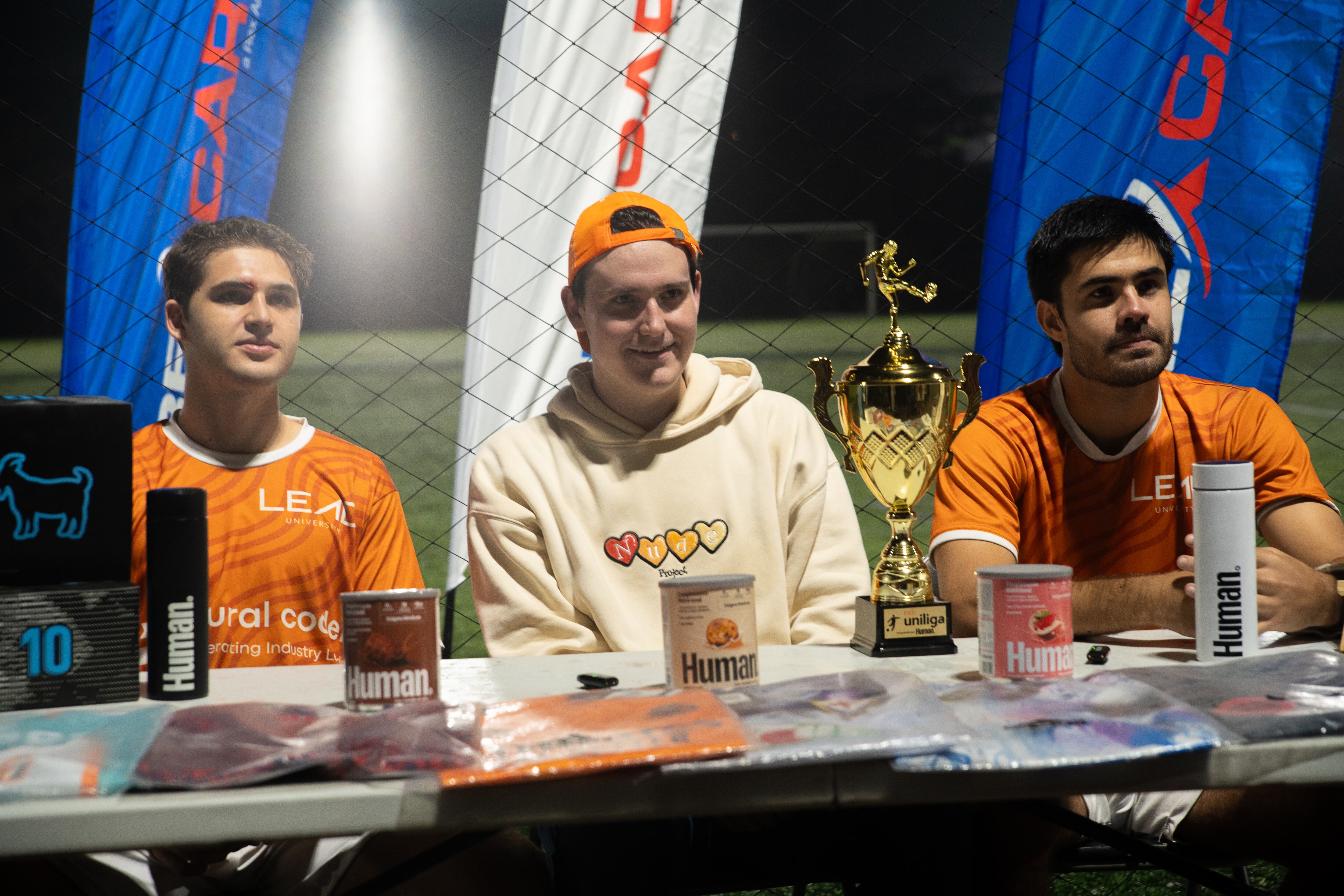 En la conferencia de prensa, Texas Tech University demuestra la seriedad y enfoque que los ha llevado a la cima del
fútbol universitario. Foto cortesía de la Uniliga.