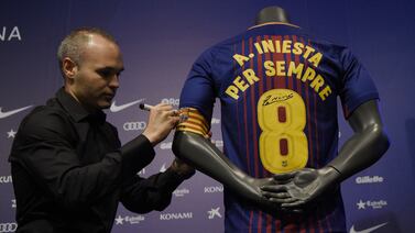 Andrés Iniesta fue saludado y felicitado por su retiro por dos seleccionados de Brasil 2014