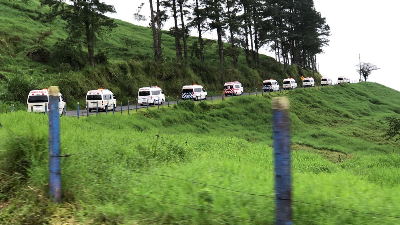 la CCSS, por segunda vez en esta semana, realizó un megatraslado por covid-19, en este caso 14 pacientes que se encontraban internados en el hospital San Carlos, el 12 de agosto del 2021