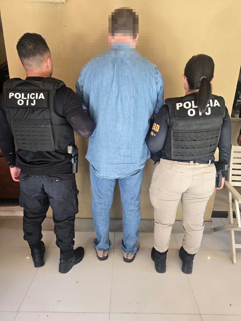 El promotor de conciertos y eventos masivos Don Stockwell Ulloa fue detenido por la Fiscalía y el OIJ, tras un allanamiento en su vivienda en Santa Ana. Se le vincula con la estructura financiera del presunto cabecilla narco alias Sobrino.