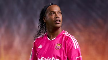Ronaldinho es el primer jugador confirmado para el histórico duelo de leyendas entre Real Madrid y Barcelona