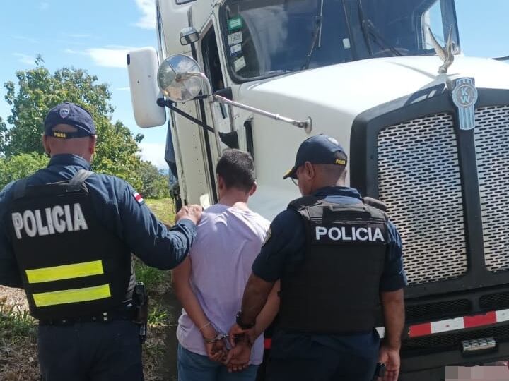 El sospechoso fue detenido cuando viajaba por Bagaces. Foto MSP.