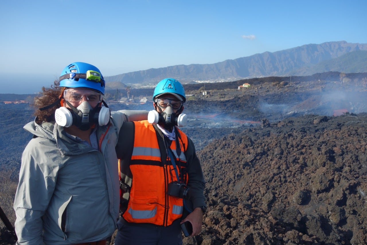 El vulcanólogo Gino González Ilama, estuvo en la isla de Canarias, La Palma, en España, entre noviembre y diciembre del 2021, tras la erupción de un volcán de la zona que provocó el nacimiento de otro volcán.