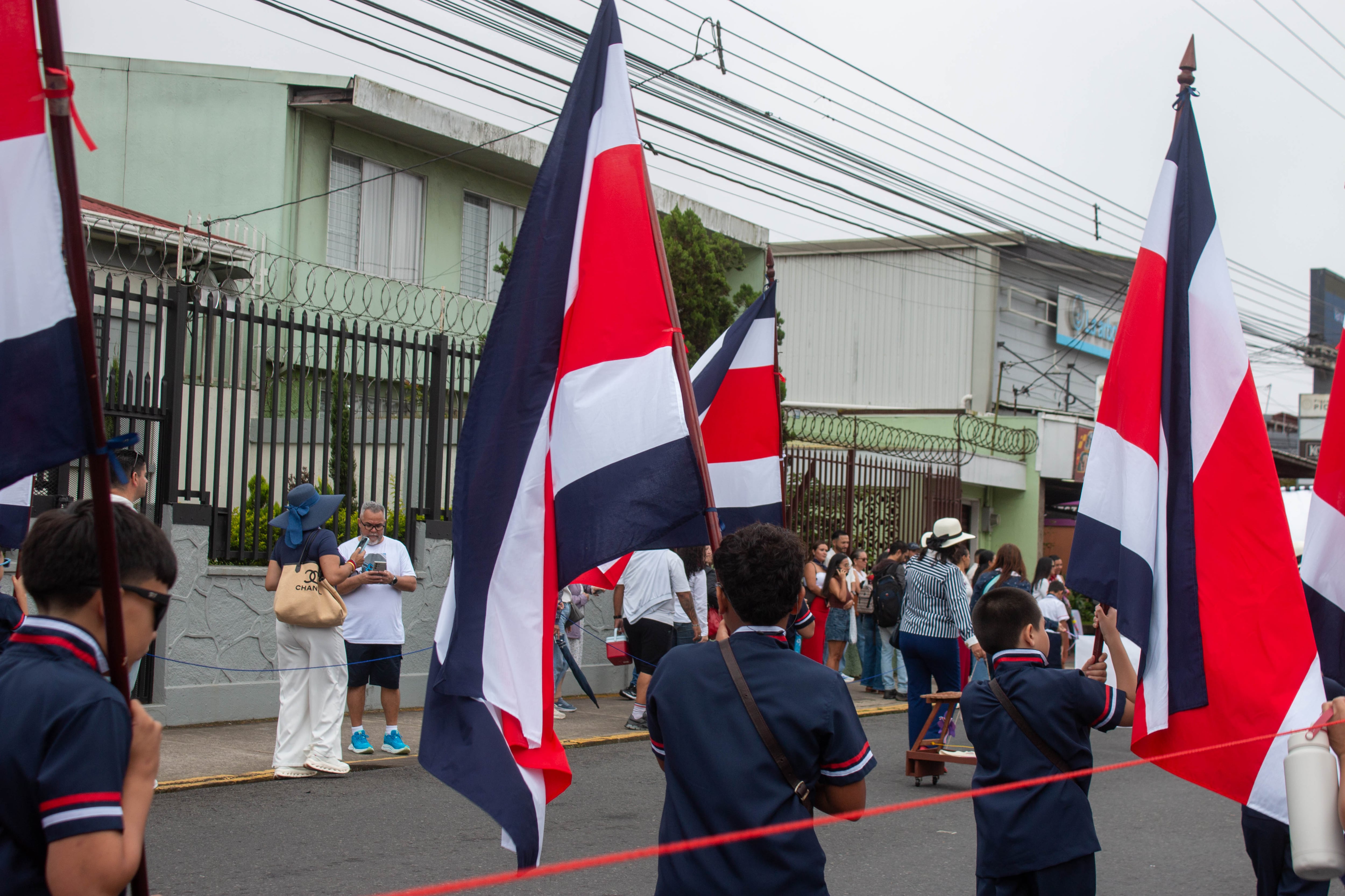 Estudiantes desfilaron por la calle principal de Cartago. Foto: Juan Pablo Garita.