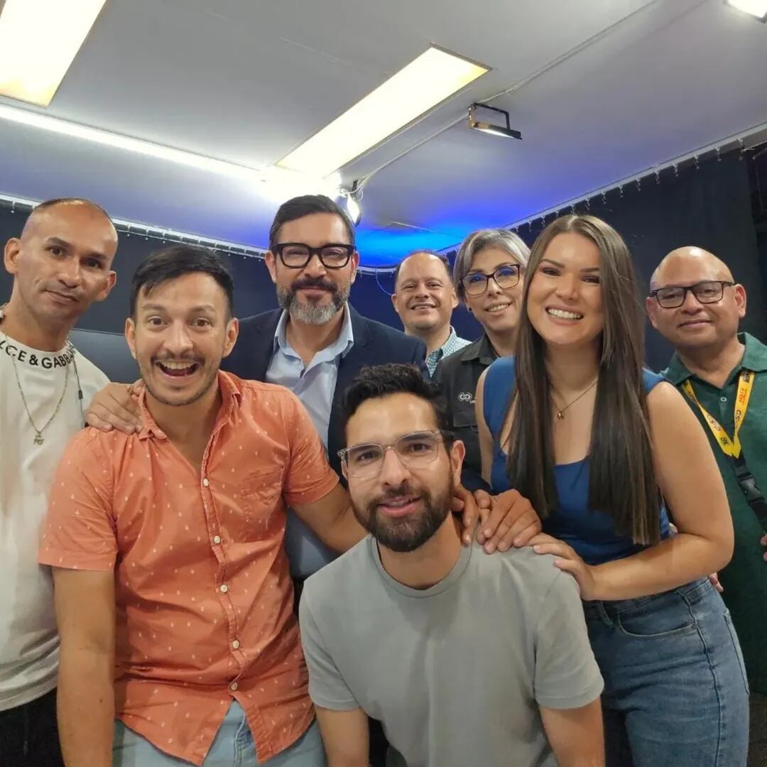 Un recordado y querido expresentador de Teletica volvió a la televisión esta semana junto a su pareja y en un inesperado canal.