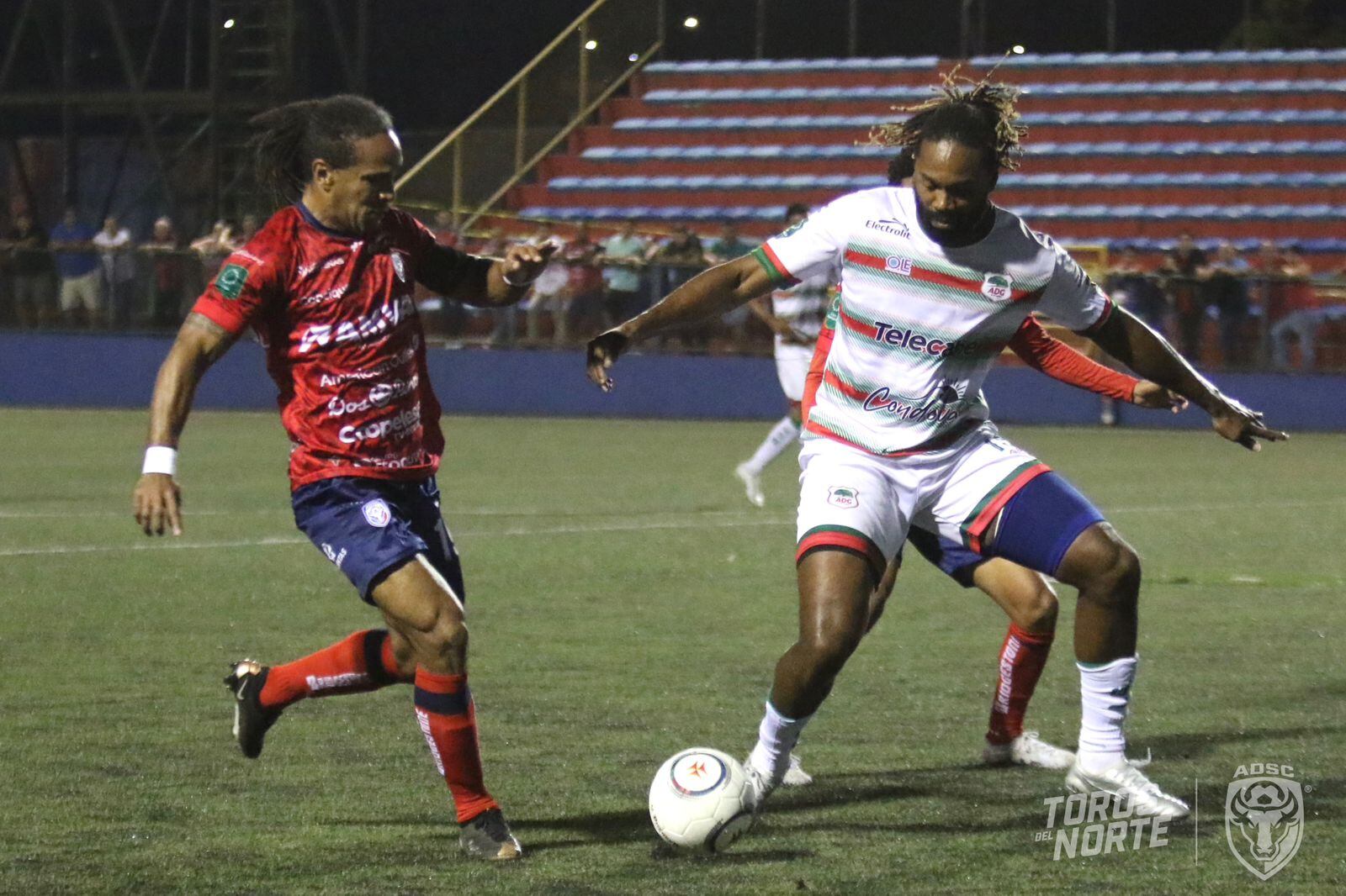 San Carlos - Guanacasteca, Jonathan McDonald, Roy Smith