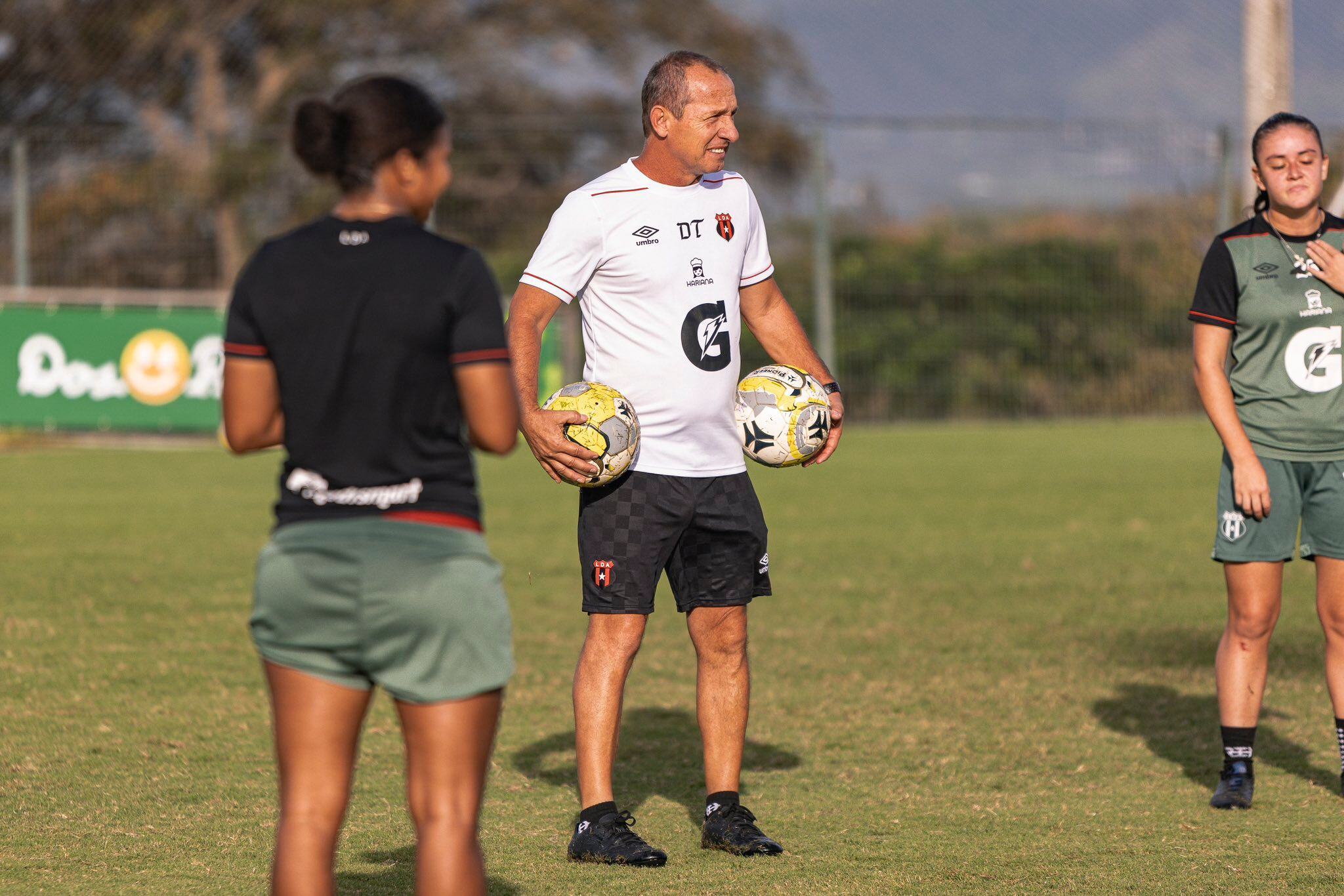 Las leonas de Liga Deportiva Alajuelense comenzaron su preparación para los retos de 2025.