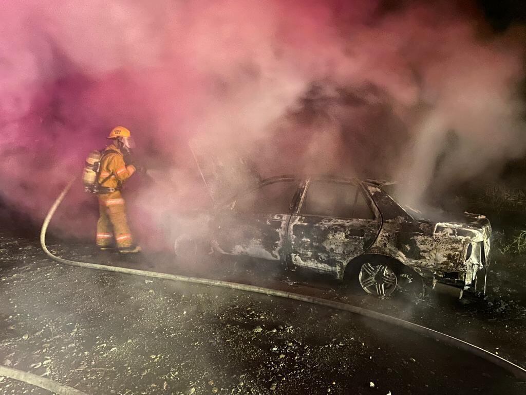 Dentro del carro estaba el hombre. Prensa Bomberos.