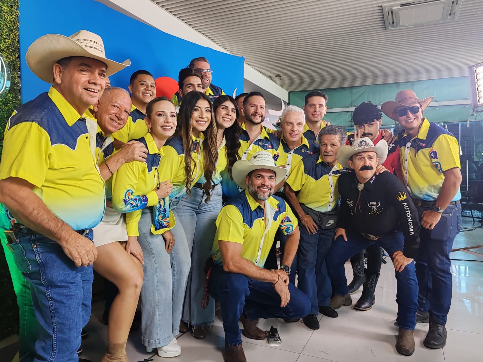 Toros Pedregal con Teletica y Repretel