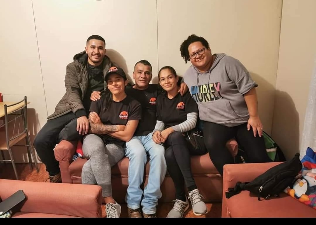 Cristín Granados, jugadora del Sporting tiene una empresa de mensajería con su familia. Cortesía.