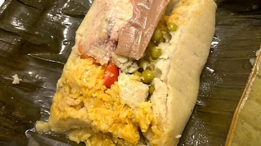 Tica en Miami le pone bonito a los tamales de medio año para fiestón costarricense