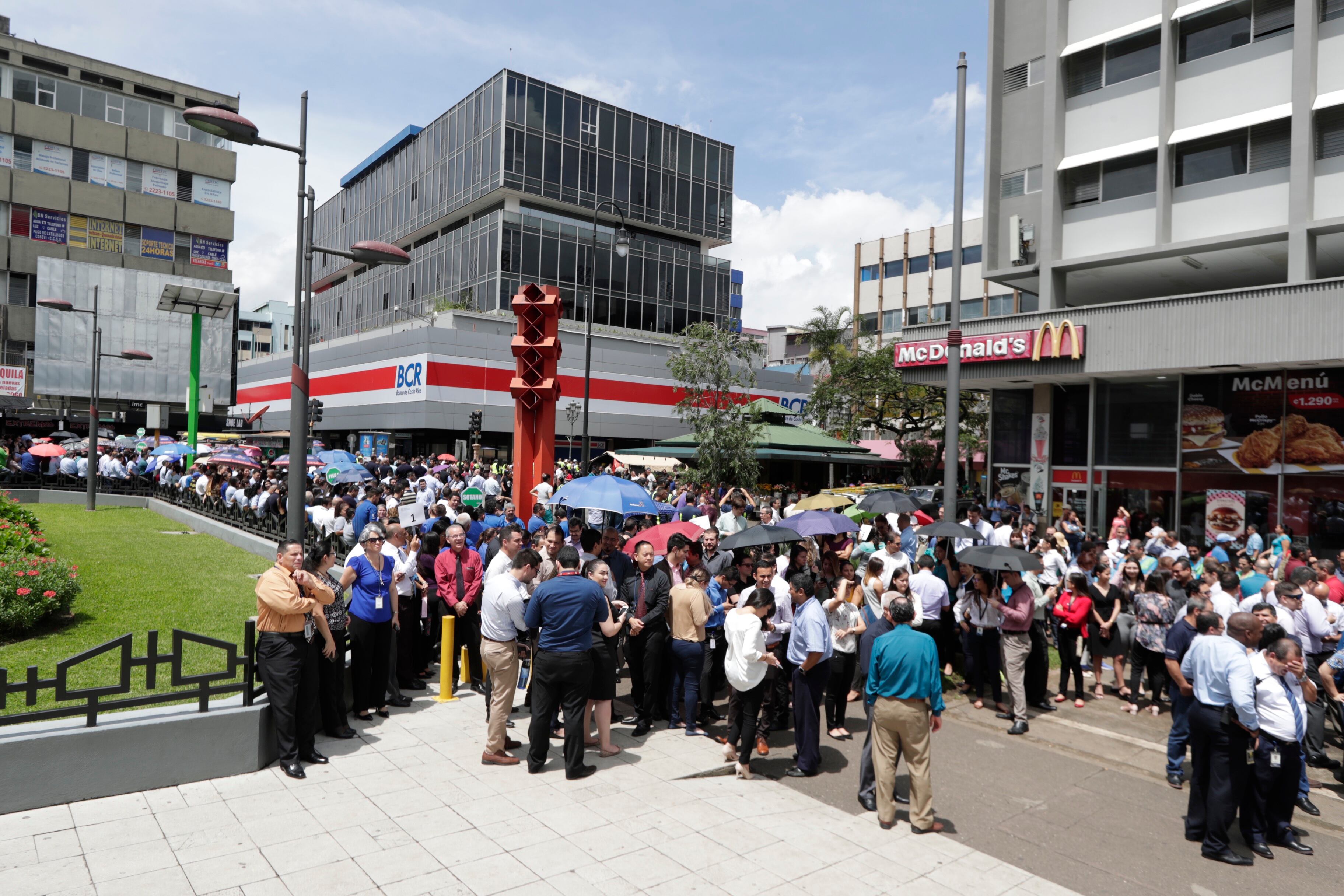 19/08/2019, San José, centro de San José, recorrido por el Banco Nacional, el Banco Central, el Banco de Costa Rica, Sucursal del Banco Popular y el Club Unión, para ver cómo se desarrolló el simulacro nacional de terremoto en estas instituciones. Fotografía José Cordero
