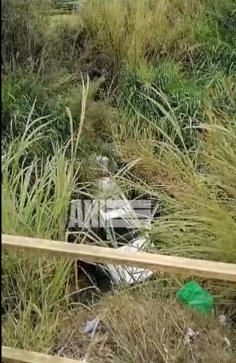 Los cuatro hombres que viajaban en el carro resultaron heridos de gravedad. foto Agencia Nacional de Información.