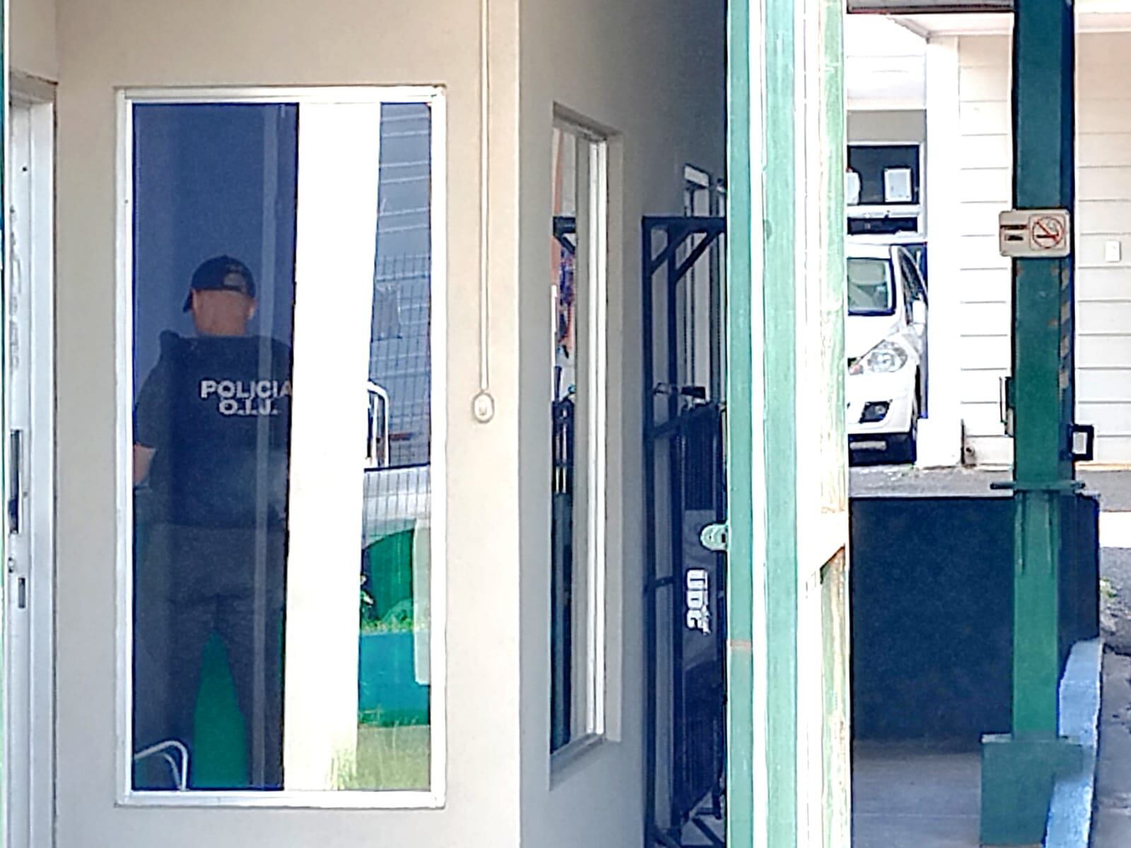 Las autoridades judiciales allanaron un rentacar en Río Segundo de Alajuela y en este sitio buscaban información y evidencias que les ayude a esclarecer el homicidio de María Paula López Aguilar.