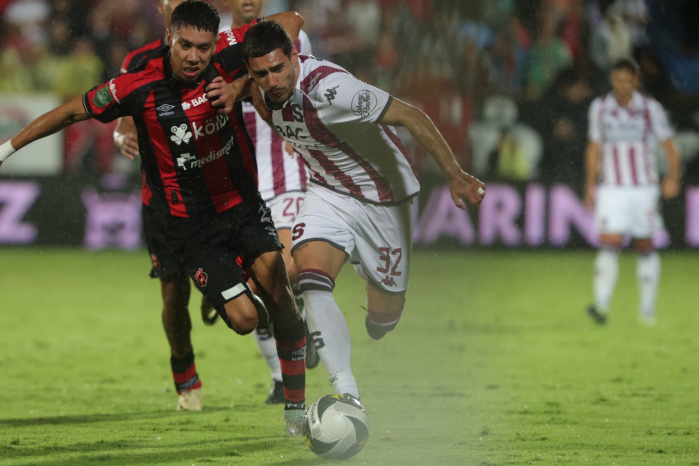 21/04/2025/ Juego entre Liga Deportiva Alajuelense vs Saprissa por el torneo Clausura de la Liga Promerica en el estadio Alejandro Morera Soto  / foto John Durán